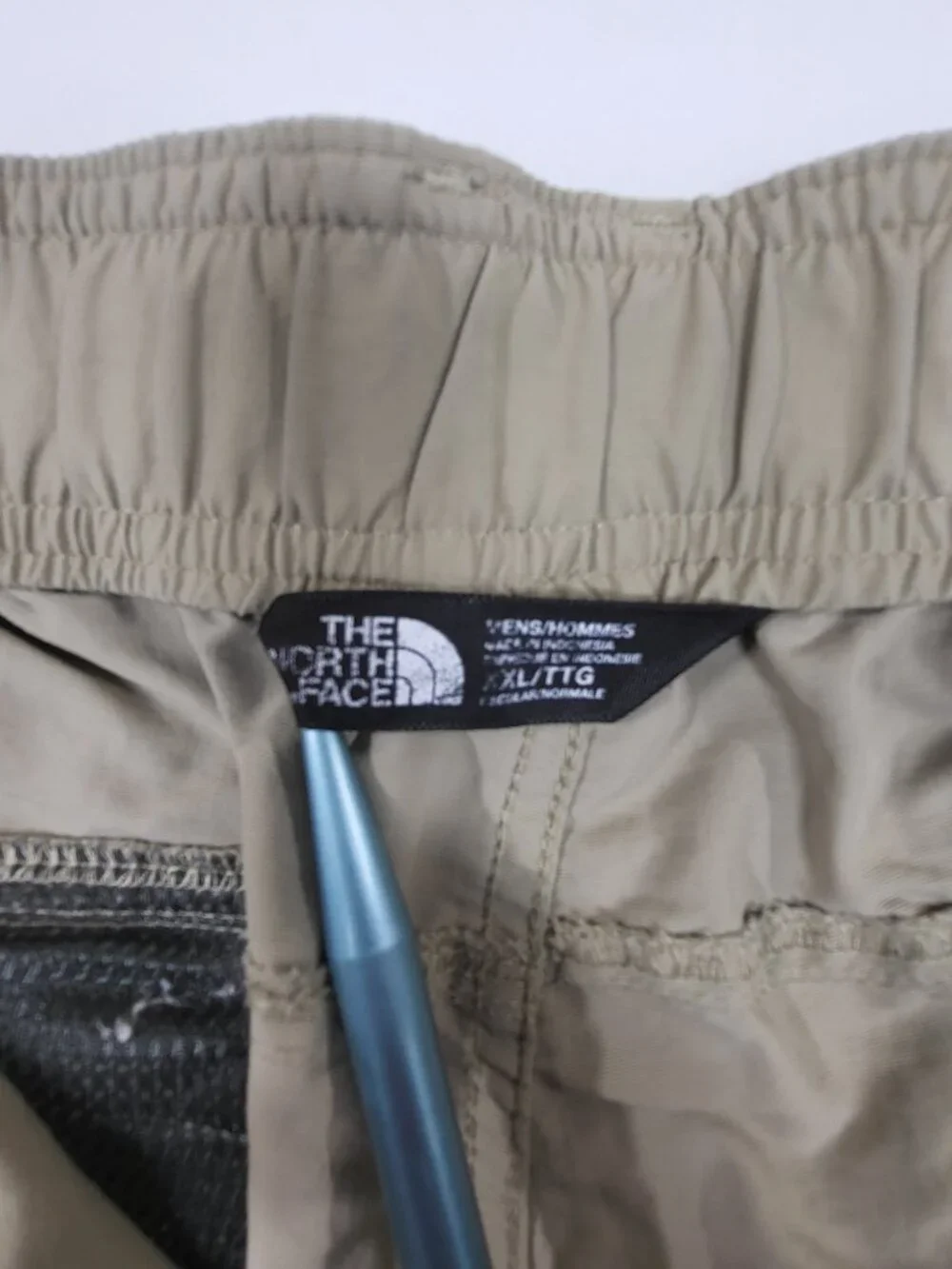 The North Face Mens Belted Hiking Cargo Shorts Khaki Tan Size XXL Regular